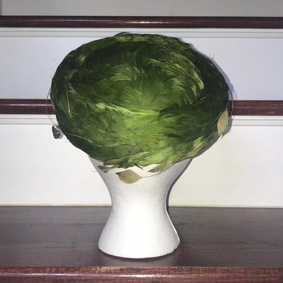 Vintage 40โs Evelyn Varon Green feather hat SZ S๐ - Picture 5 of 8